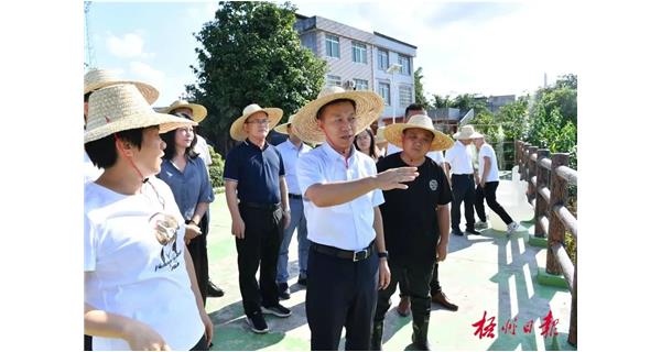 2022年6月23日下午，梧州市委書記蔣連生來到公司食用菌基地指導(dǎo)災(zāi)后恢復(fù)生產(chǎn)工作。